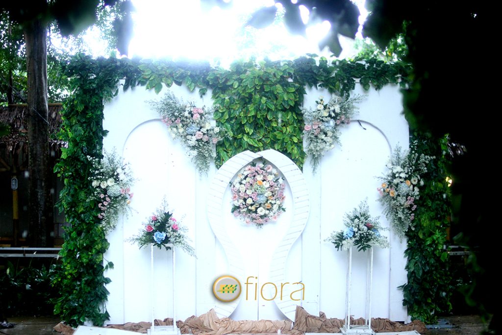 Dekorasi pernikahan saung bogania fiora wedding dekorasi wedding saung bogania dekorasi wedding kong ano - fiora wedding dekorasi weddingaula yon bekang 1 kostrad- fiora wedding dekorasi pernikahan gedung serba guna kebun raya cibinong- fiora wedding