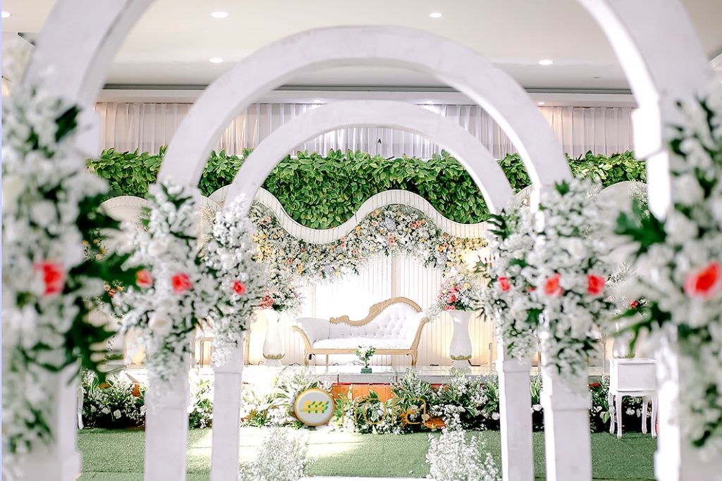 Dekorasi pernikahan saung bogania fiora wedding dekorasi wedding saung bogania dekorasi wedding kong ano - fiora wedding dekorasi weddingaula yon bekang 1 kostrad- fiora wedding dekorasi pernikahan gedung serba guna kebun raya cibinong- fiora wedding